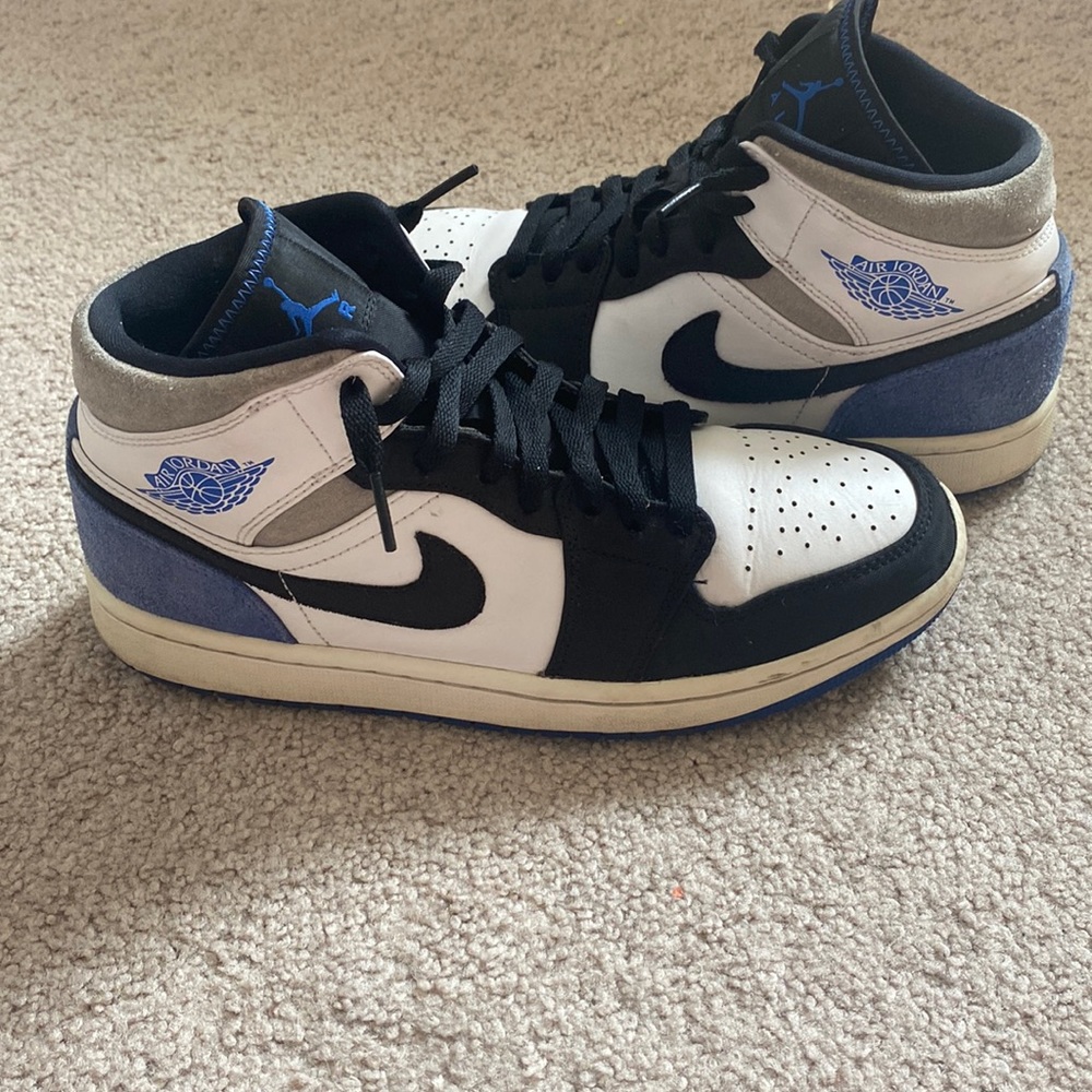 Jordan 1 mids